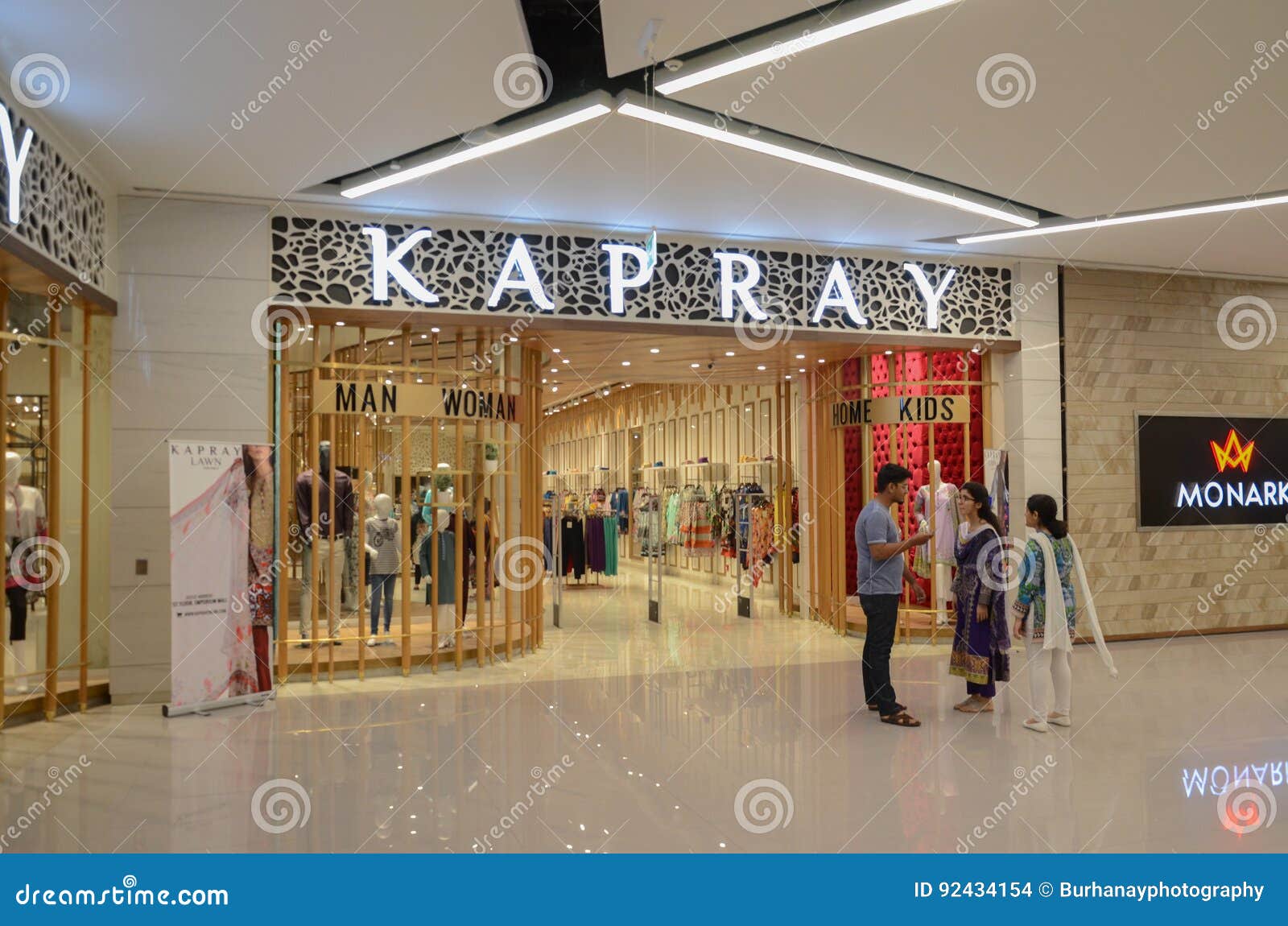 Emporium Mall, Lahore, Pakistan Editorial Stock Image - Image of buying,  lahore: 92434154