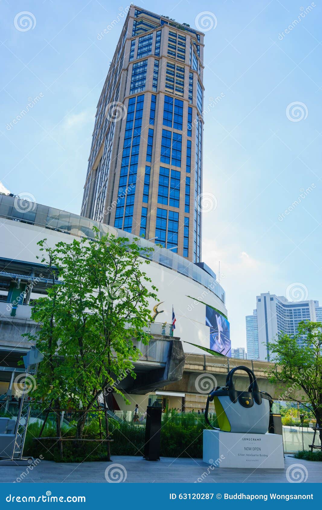 Bangkok Emporium Mall - Helix Em Quartier Shopping Mall - Phrom