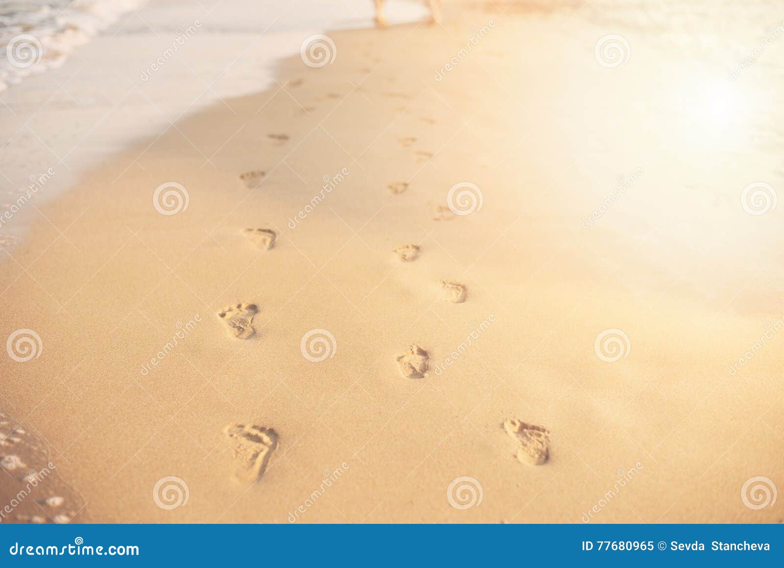 Empreintes De Pas D'enfants Dans Le Sable Empreintes De Pas