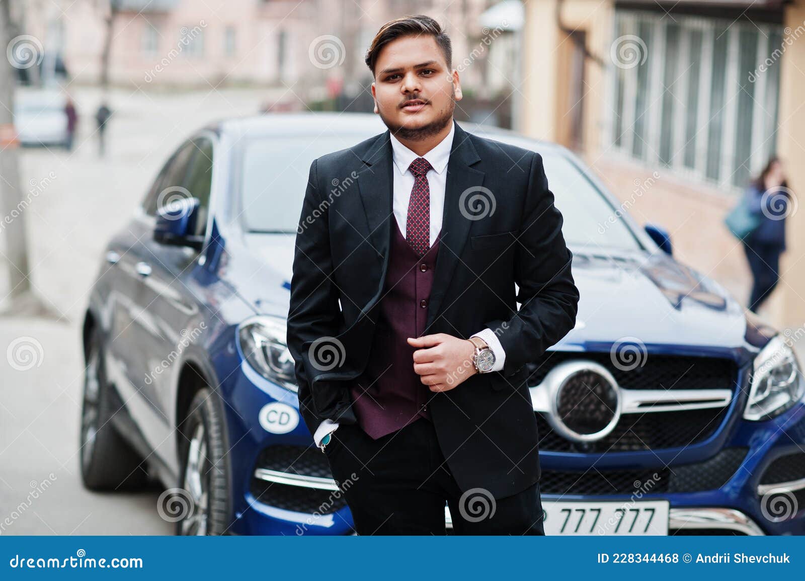 Empresário Indiano Estiloso Em Vestimenta Formal. Foto de Stock - Imagem de  terno, contemporâneo: 228344468