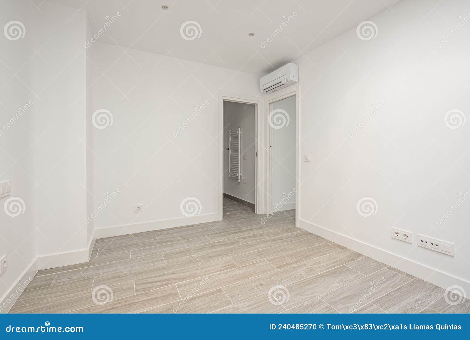 empty air-conditioned bedroom with porcelain stoneware floors