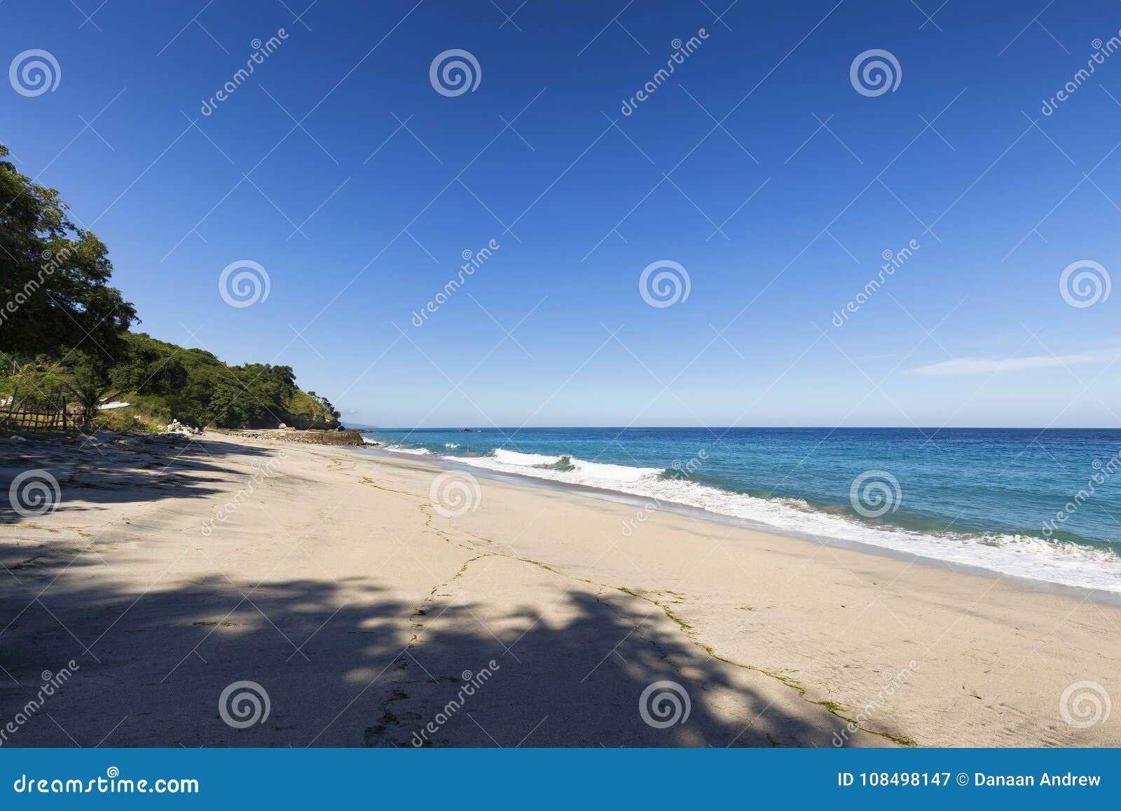 empty paga beach view