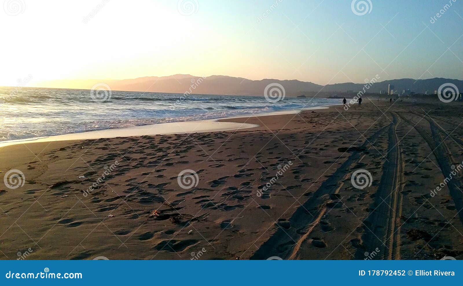 empty beach at venice, california