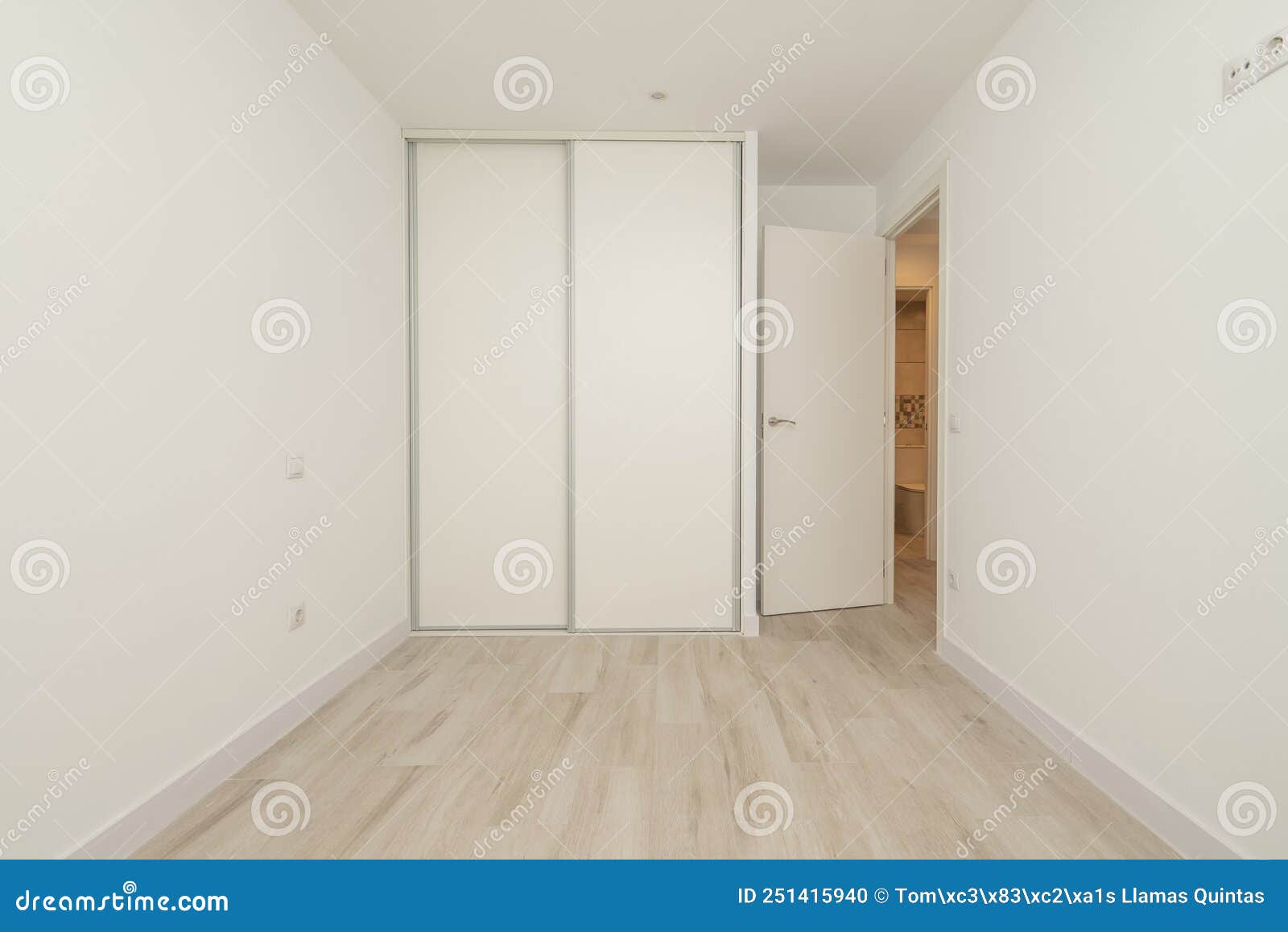 Empty Bedroom with Light Wood Flooring, Plain White Painted Walls Stock ...