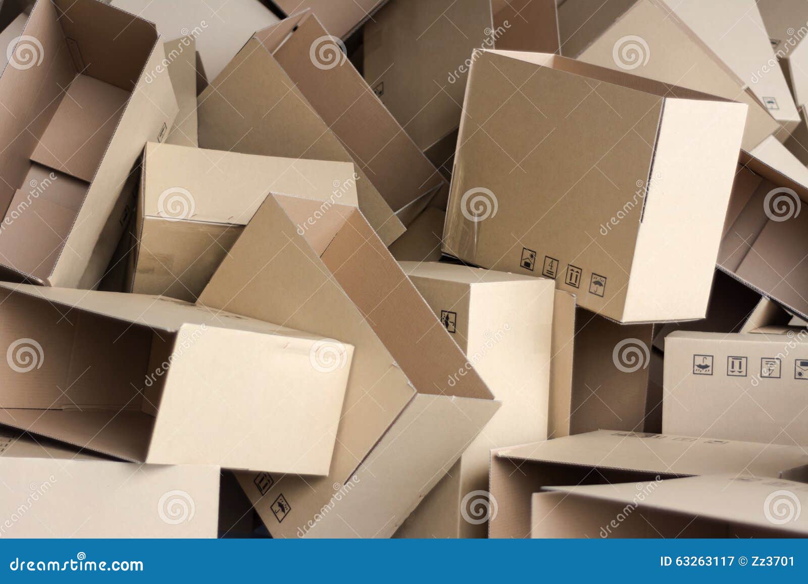 Раскиданные коробки