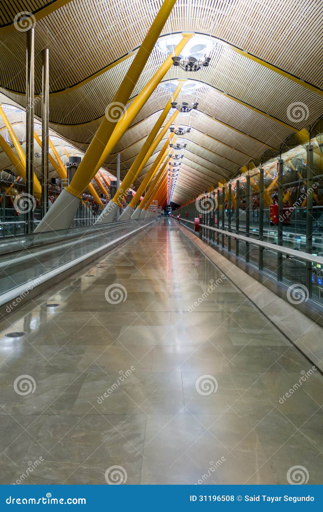 empty hall in madrid barajas airport
