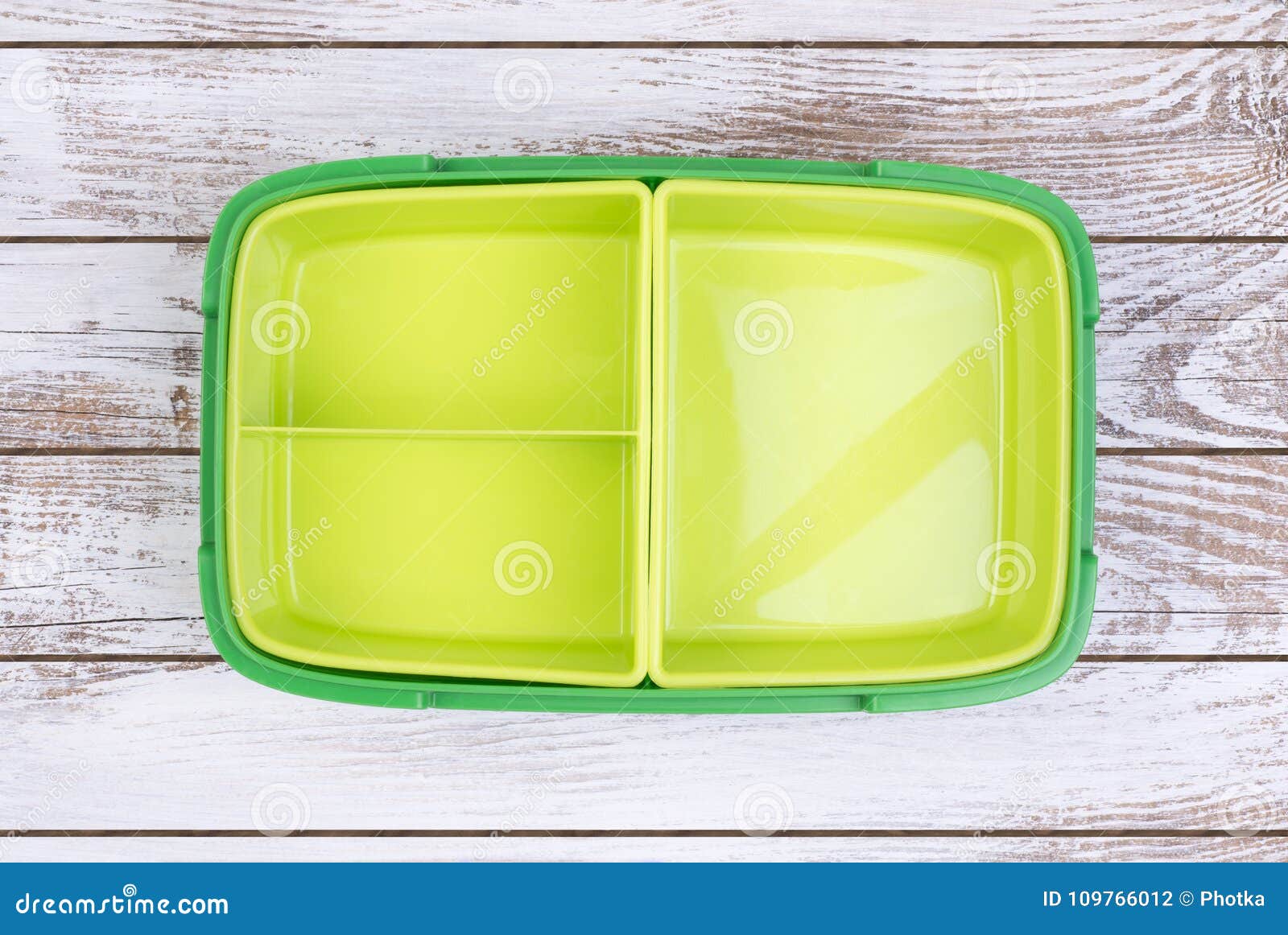 https://thumbs.dreamstime.com/z/empty-lunch-box-wooden-table-top-view-green-white-109766012.jpg