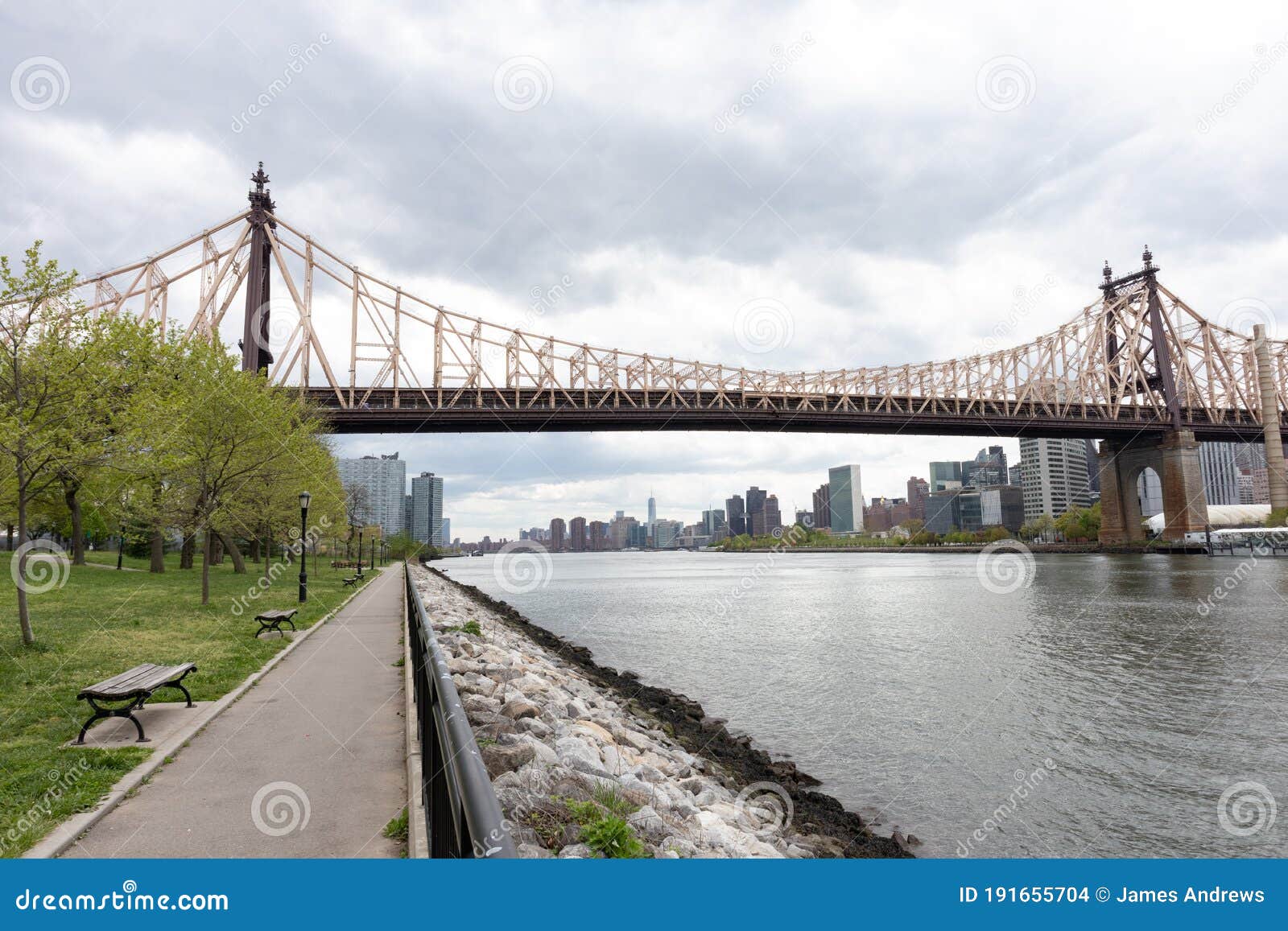 Queensbridge Park Along the East River with the Queensboro Bridge in