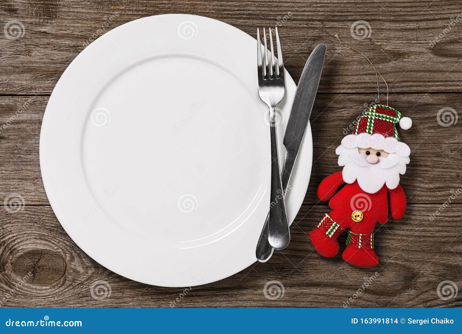 wooden toy plates and cutlery