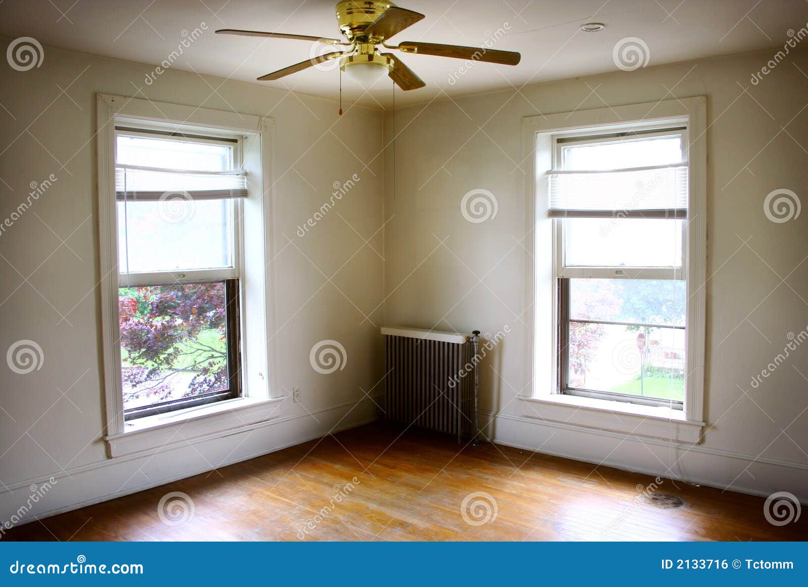 empty room for rent