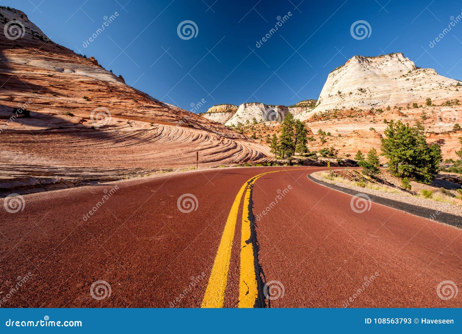 empty scenic highway in utah