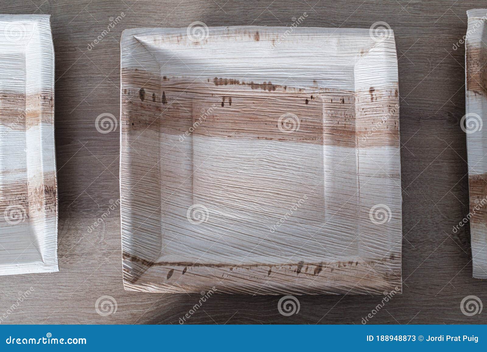 Empty Square Paper Plate Environmental Friendly with Wooden Texture