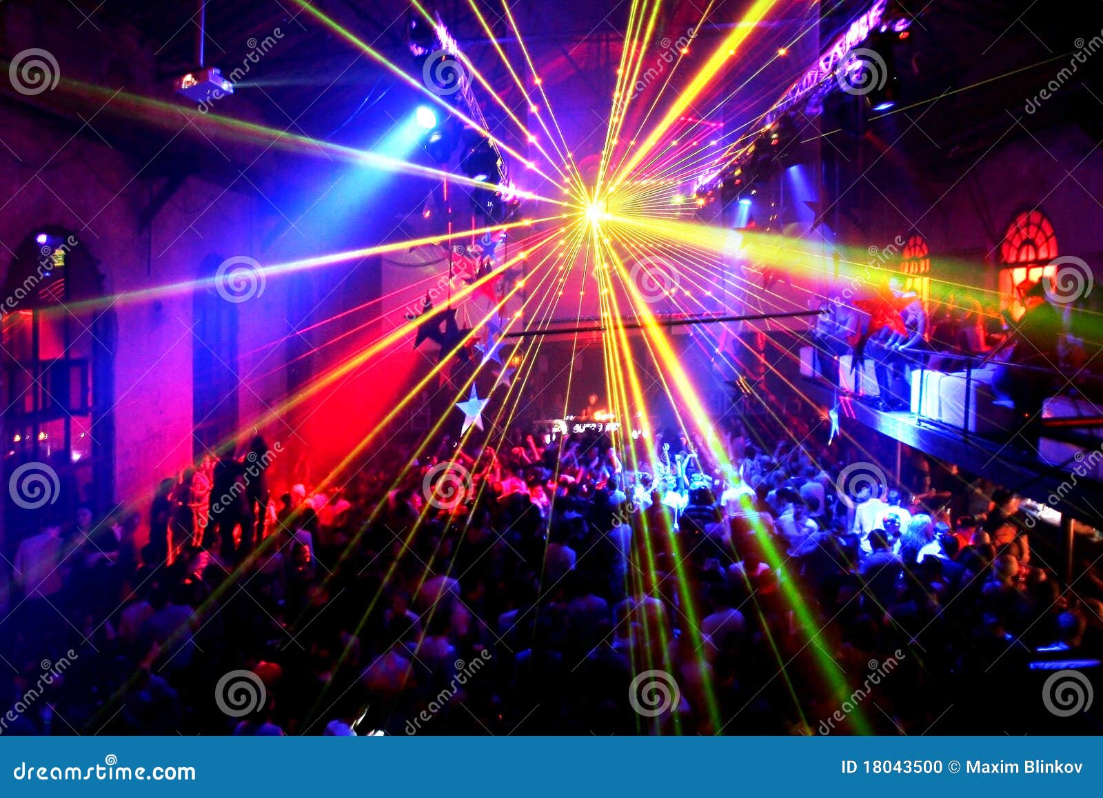 En un club nocturno imagen editorial. Imagen de nightclub - 18043500