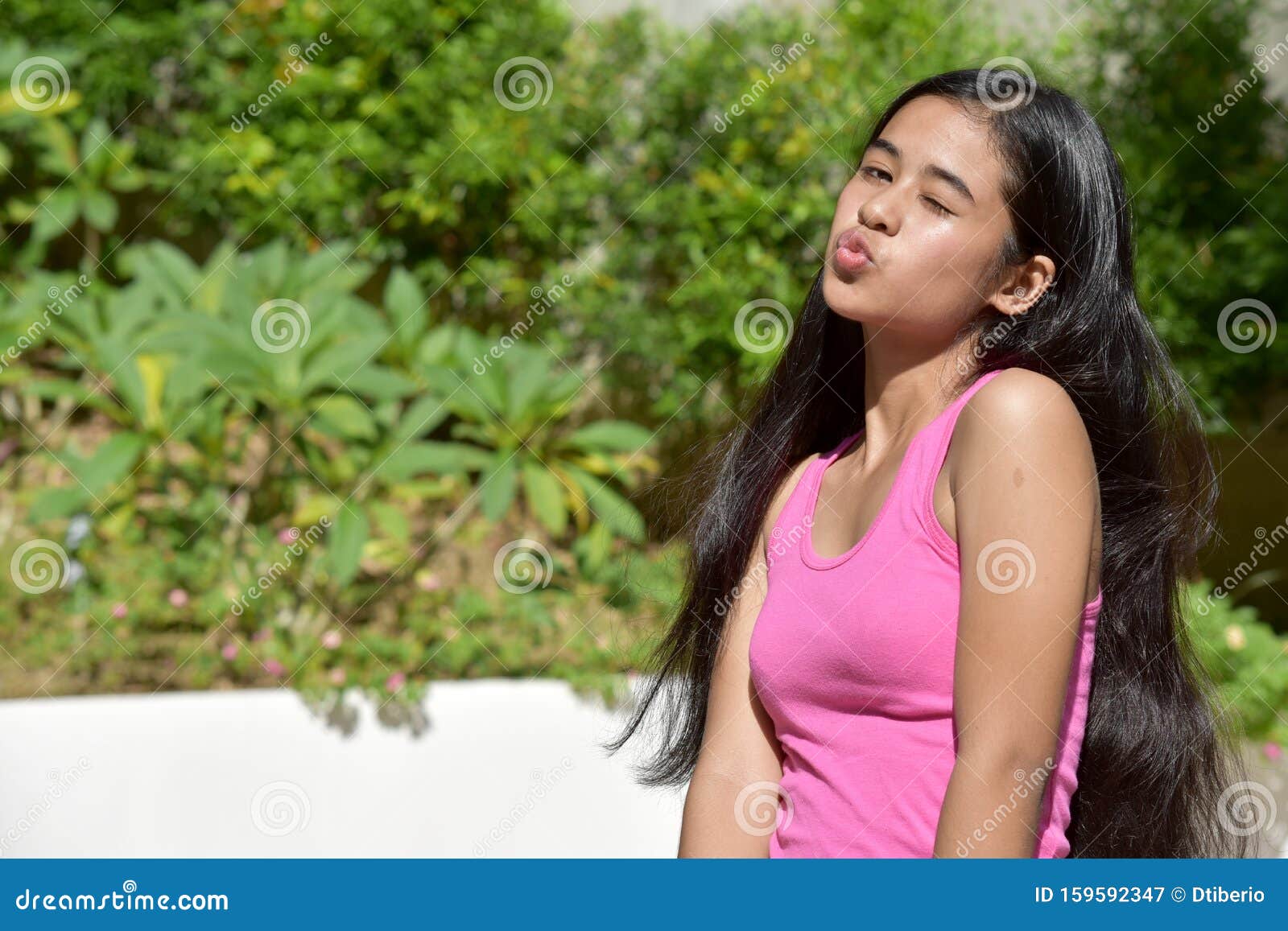 En Winking Filipina Teen Girl Fotografering För Bildbyråer