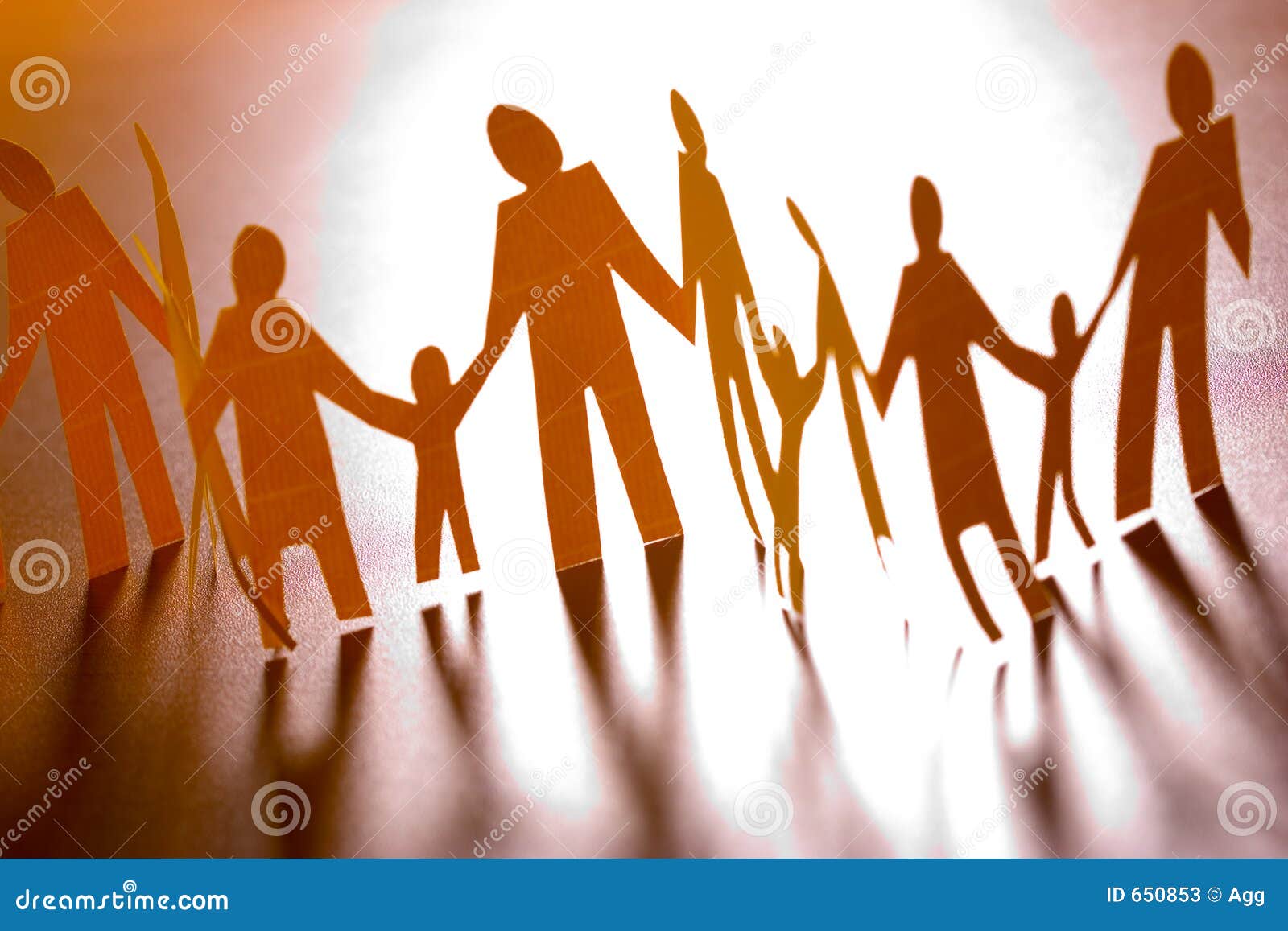 Encadenamiento de papel imagen de archivo. Imagen de concepto 650853