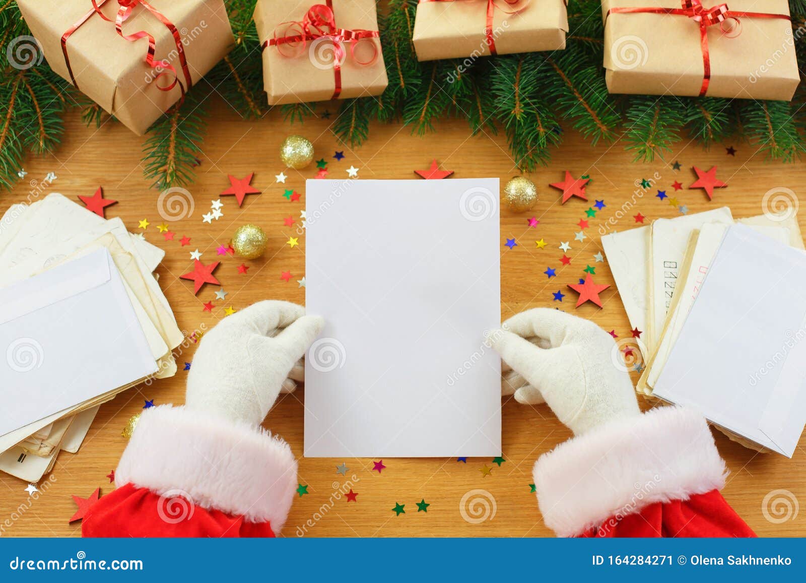 Encerramento Da Carta De Natal Nas Mãos De Papai Noel Imagem de Stock - Imagem de velho, correio: 164284271 Encerramento Da Carta De Natal Nas Mãos De Papai Noel Imagem de Stock - Imagem de velho, correio: 164284271