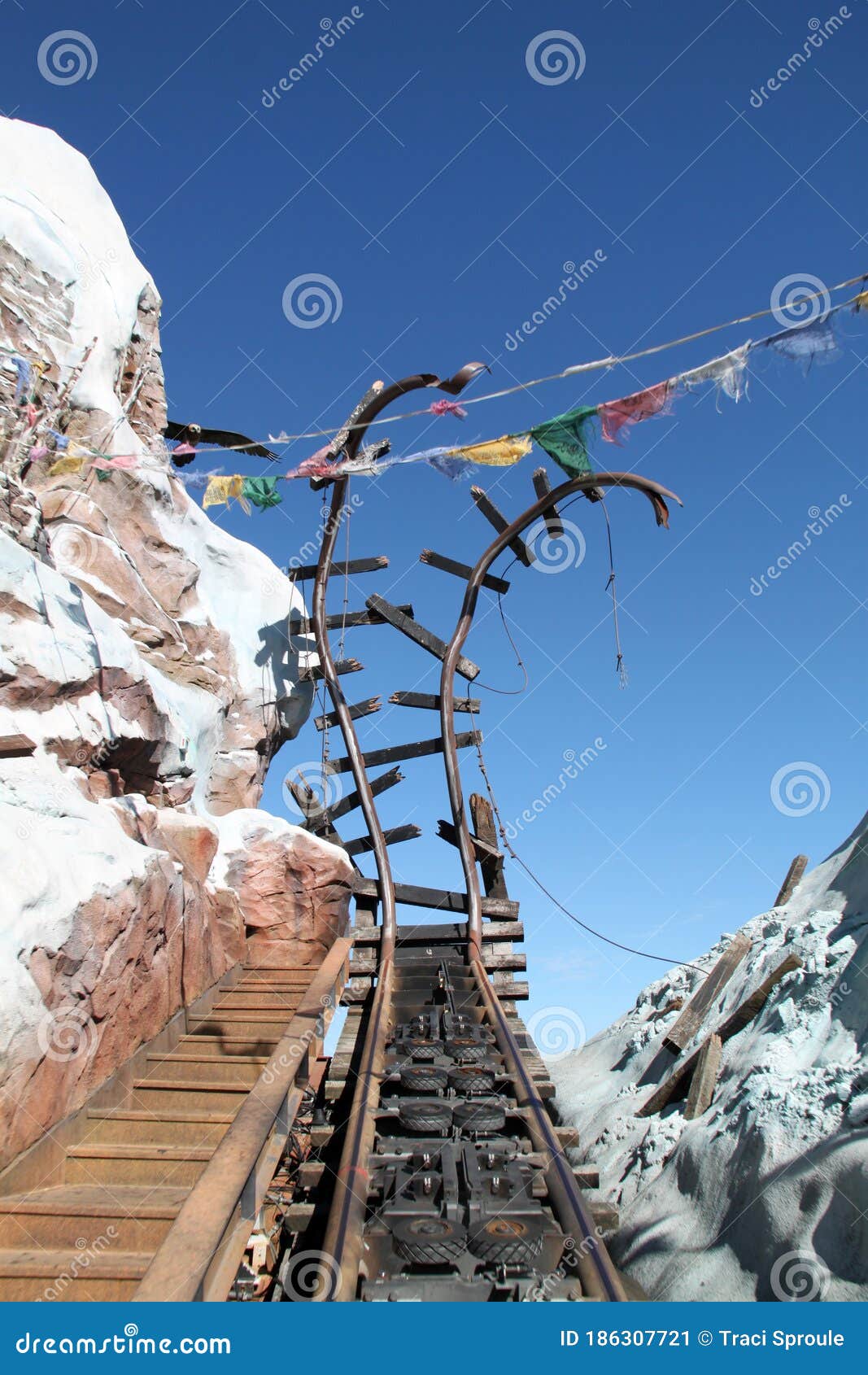 https://thumbs.dreamstime.com/z/end-line-walt-disney-world-animal-kingdom-expedition-everest-ride-end-line-walt-disney-world-animal-kingdom-186307721.jpg