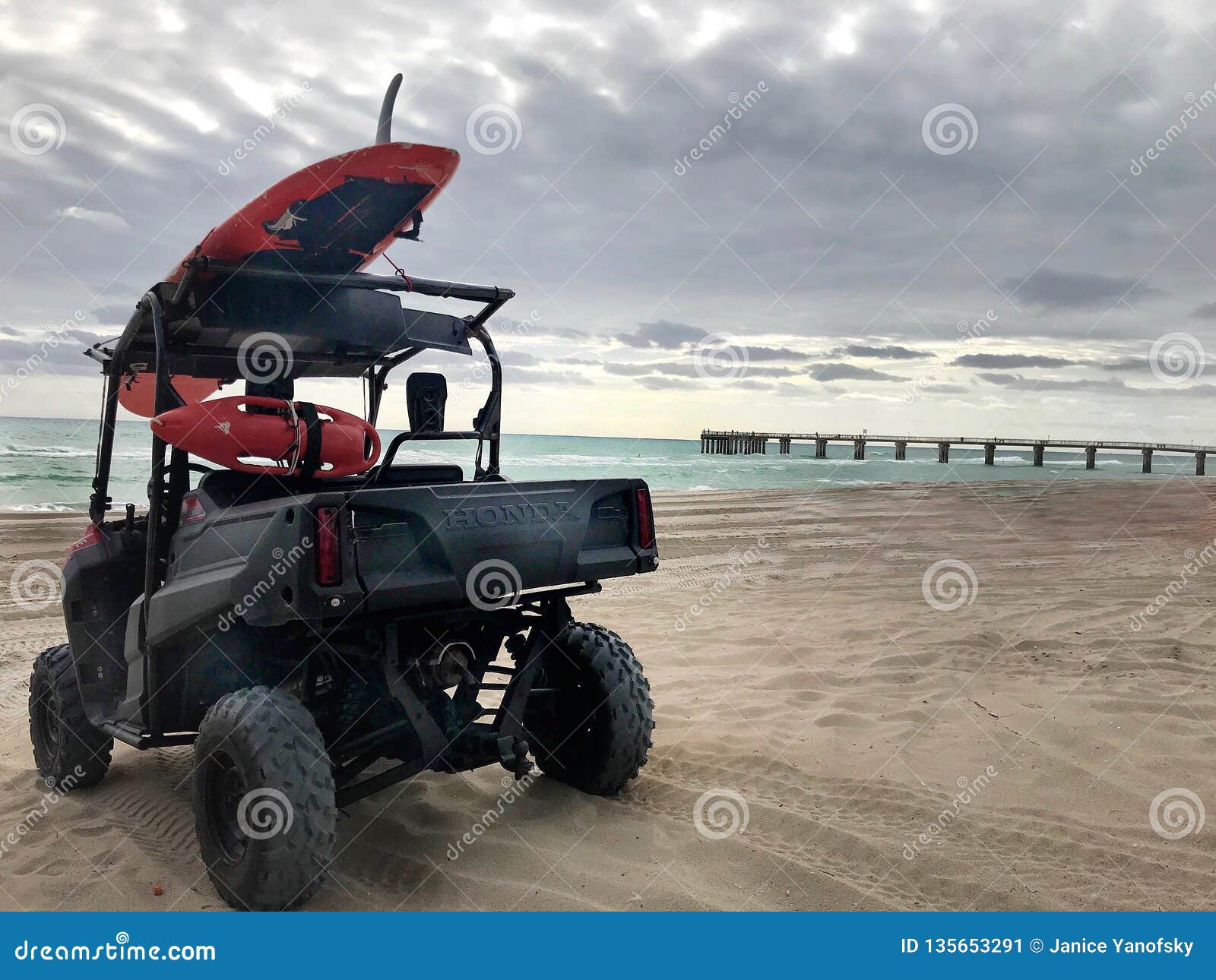 Endless Beach Surfboard & Jeep Editorial Photo Image of jeep, surfboard 135653291