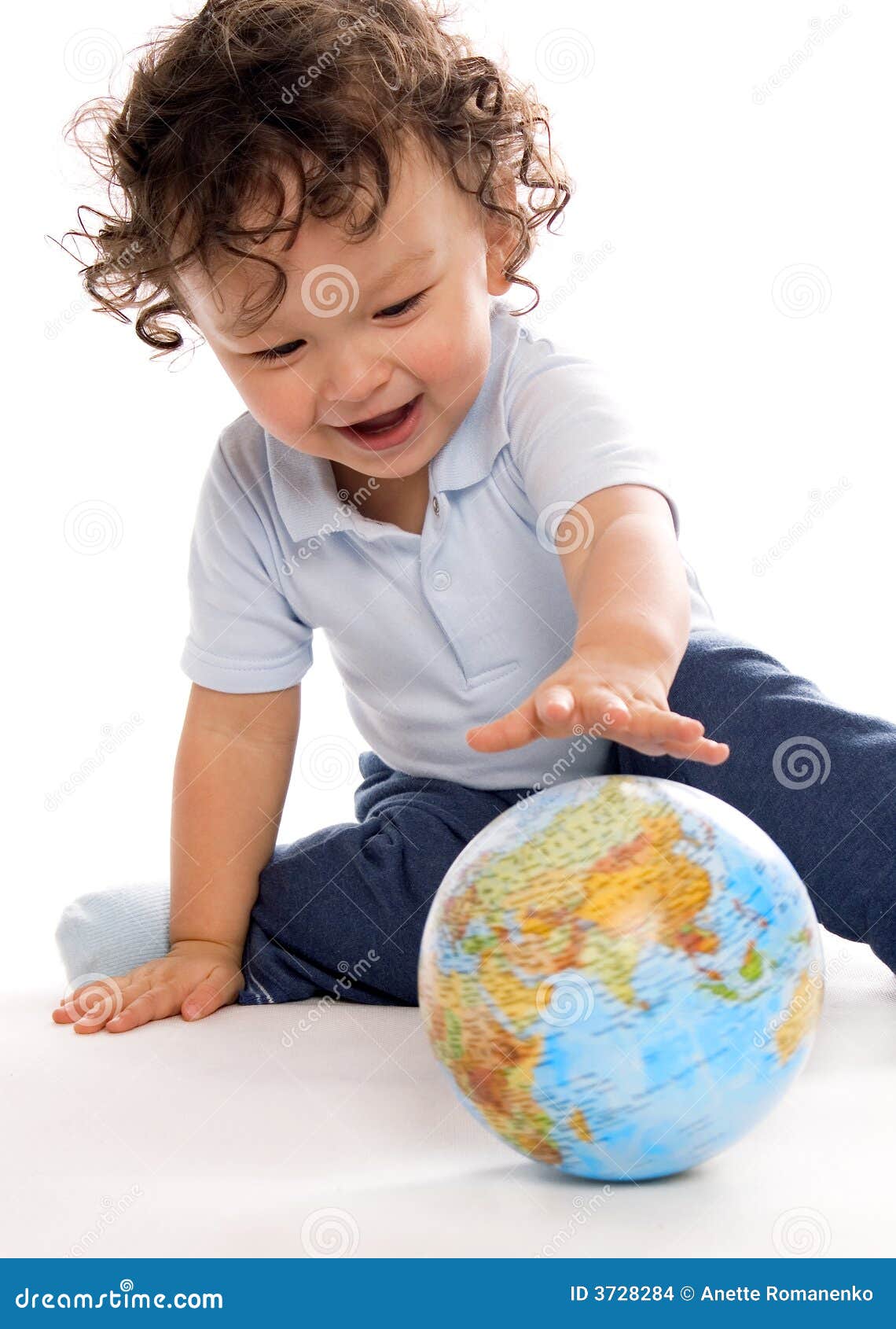Enfant avec le globe. photo stock. Image du environnement - 3728284