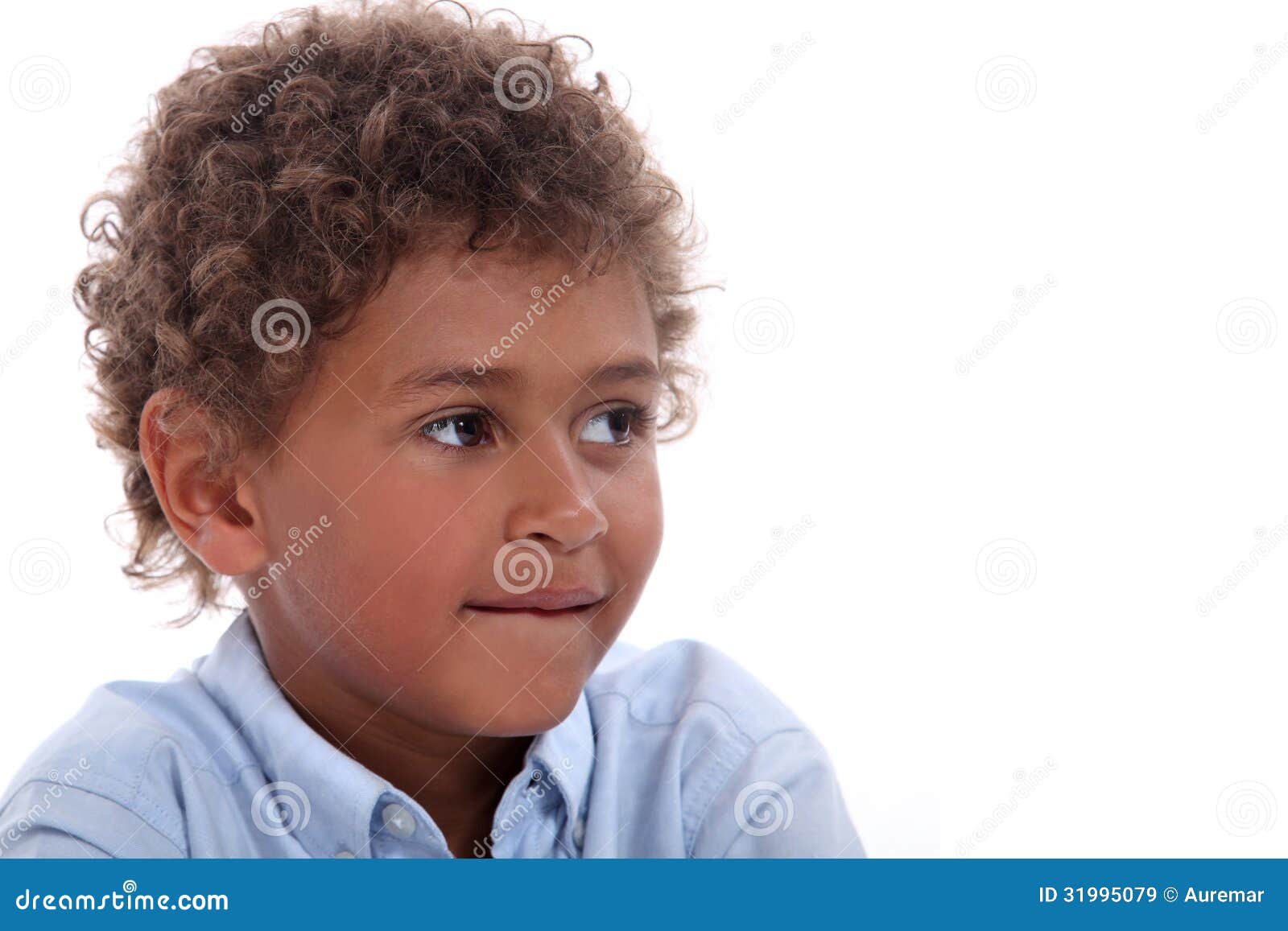 Enfant Avec Les Cheveux Boucles Image Stock Image Du Sideways Regarder