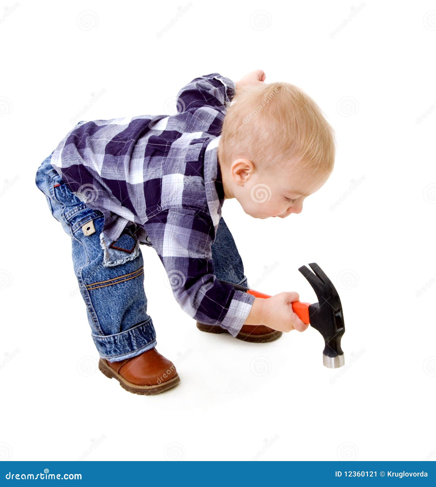 Enfant avec un marteau image stock. Image du matériel - 12360121