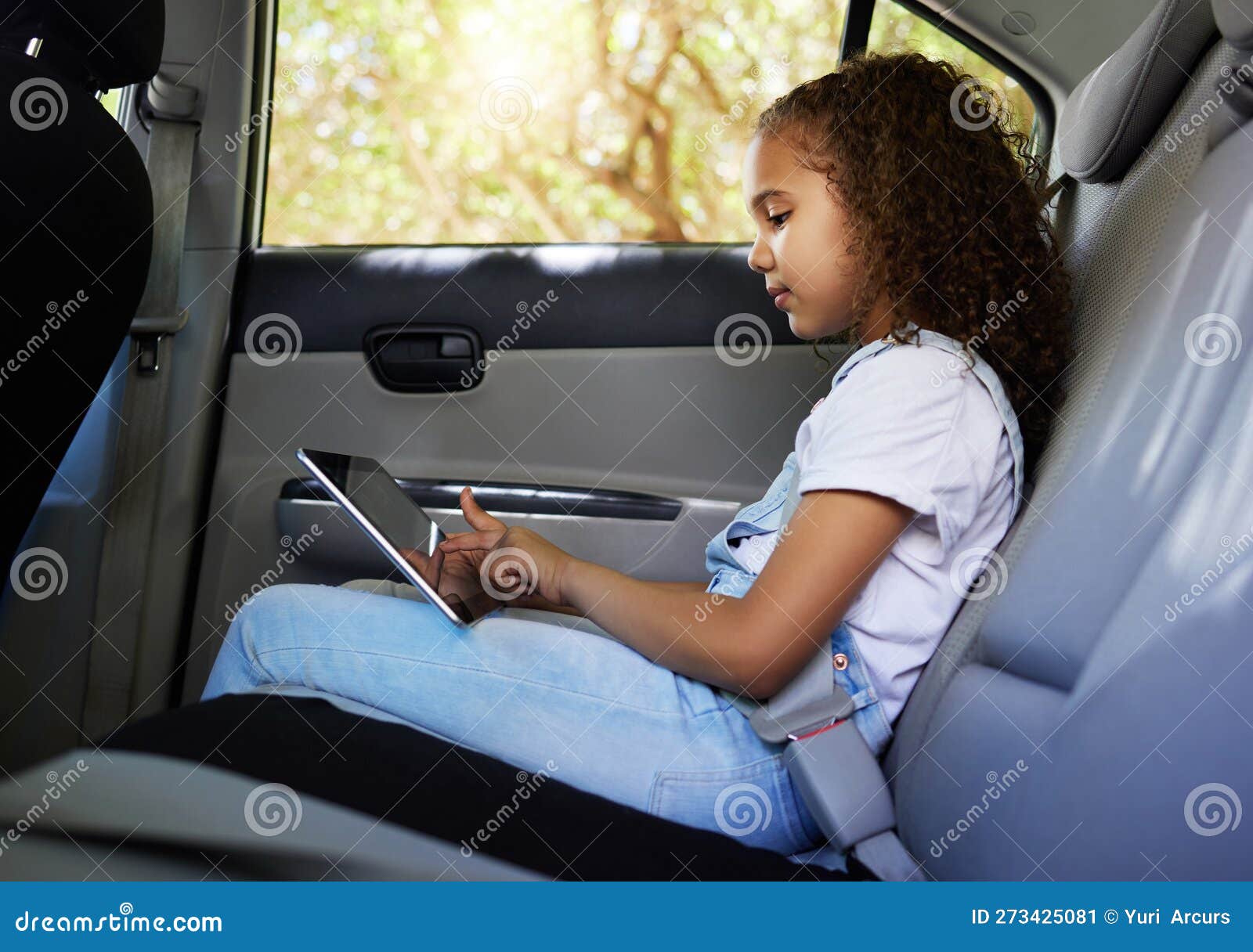 Enfant Dans La Tablette De Voiture Et Voyage En Voiture Avec