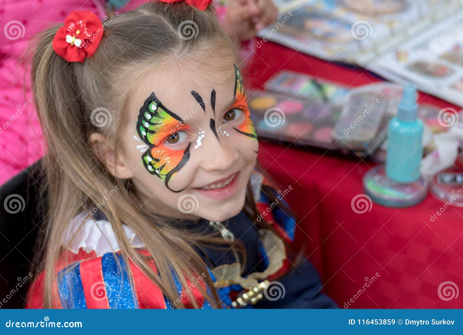 Maquillage Enfant Imágenes y Fotos - 123RF