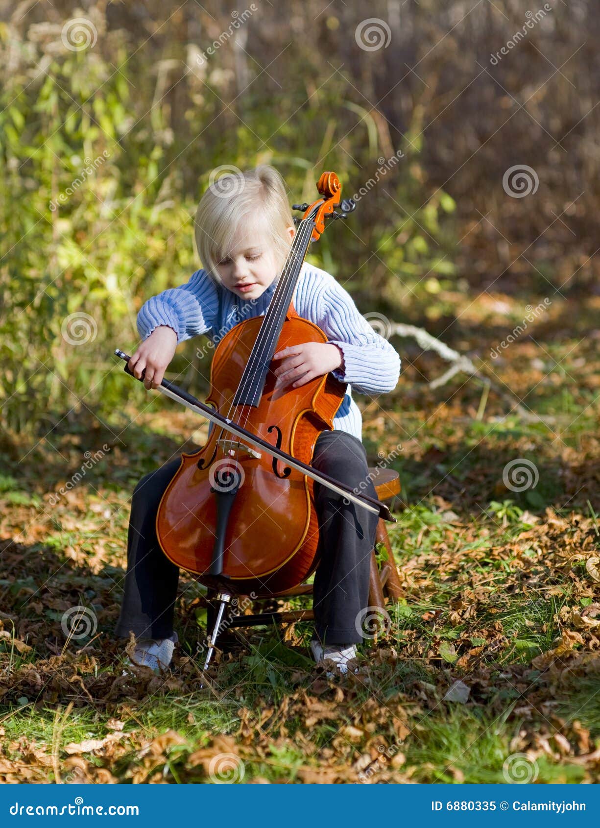 Enfant Jouant Du Violon. Apprentissage à Distance Image stock - Image du  enfants, instrument: 274905539