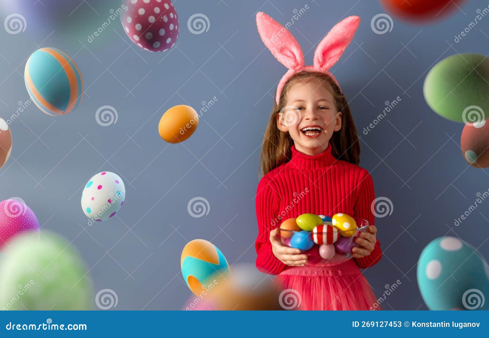 Enfant le jour de pâques image stock. Image du fille - 269127453