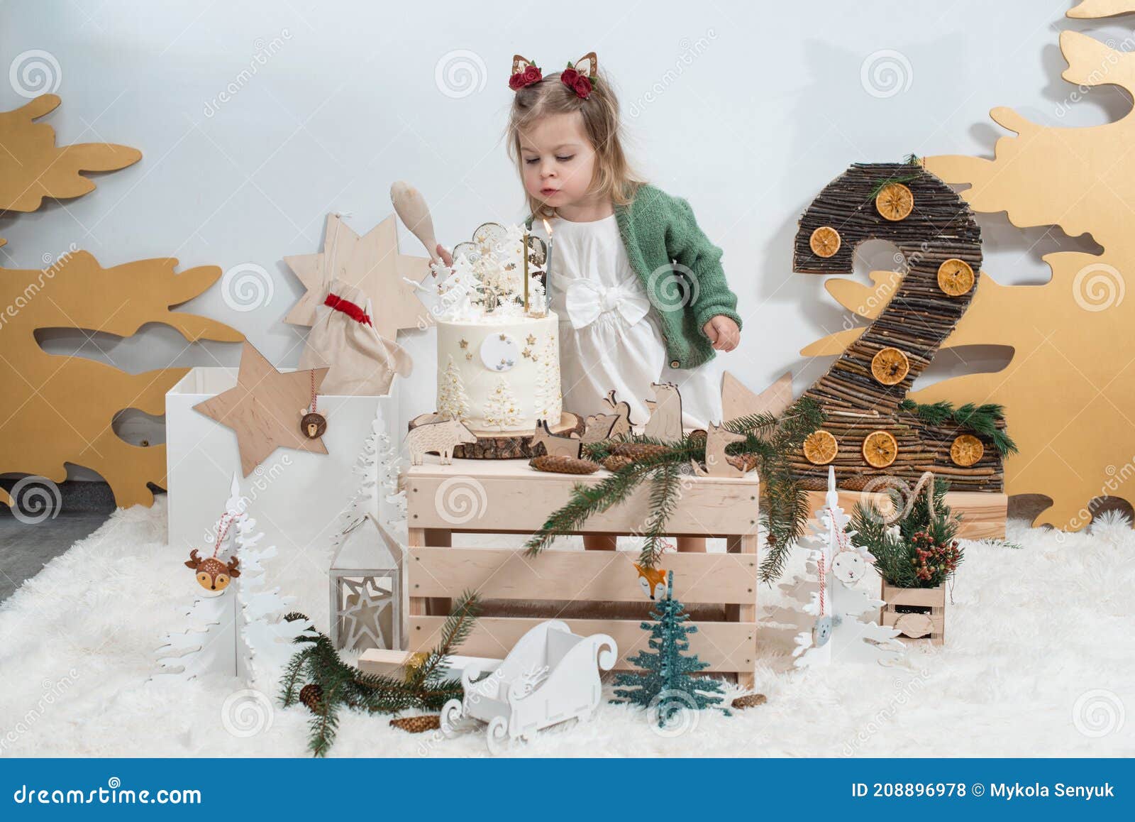 Enfants Hiver Décorations D'anniversaire 2 Ans. Mignonne Petite