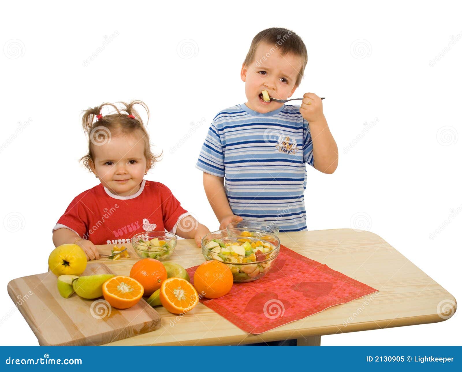 Enfants Mangeant De La Salade De Fruits Image stock Image du chéri