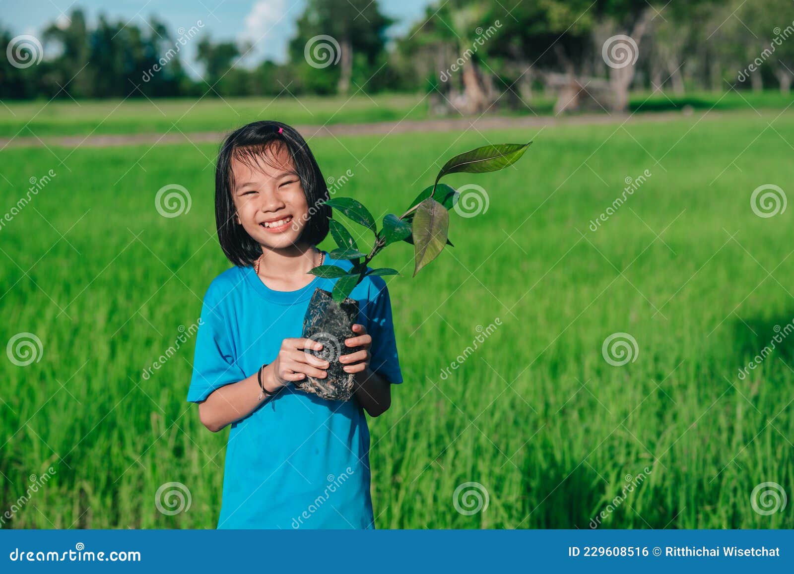 Planter semences avec les enfants