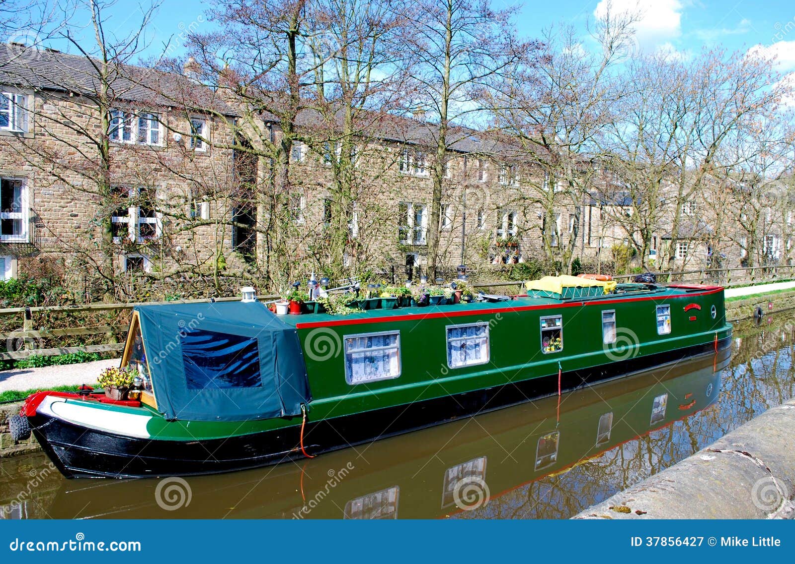 English Canal Boat stock image. Image of house, river 37856427