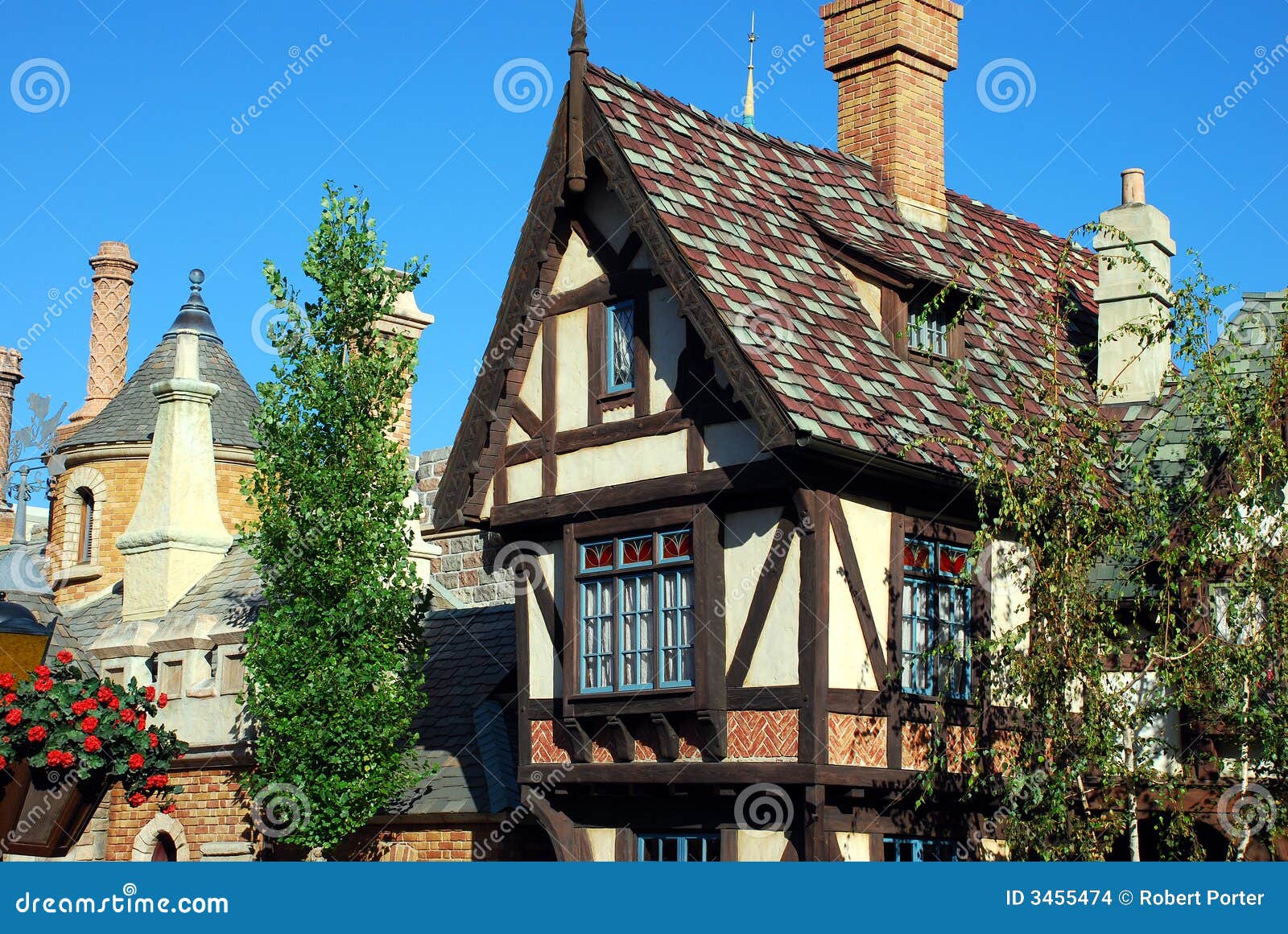 ENGLISH COTTAGE OPENS ITS OXFORD MAIN STREET DOORS, image size:1600x1161