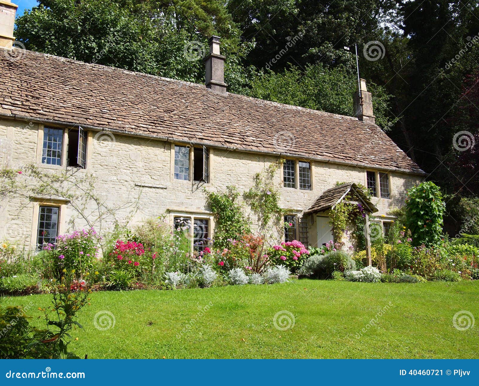 English Cottage With Flower Garden Stock Image Image Of Slate