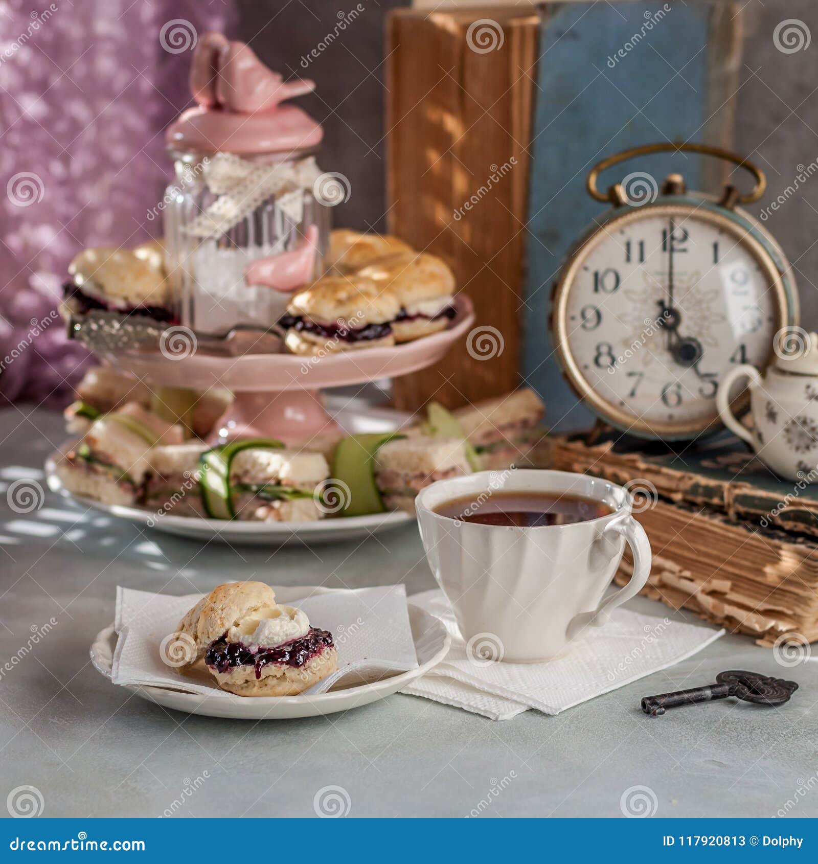 Five O Clock Tea Stock Illustration - Download Image Now - Tea Cup, Tea -  Hot Drink, Cup - iStock