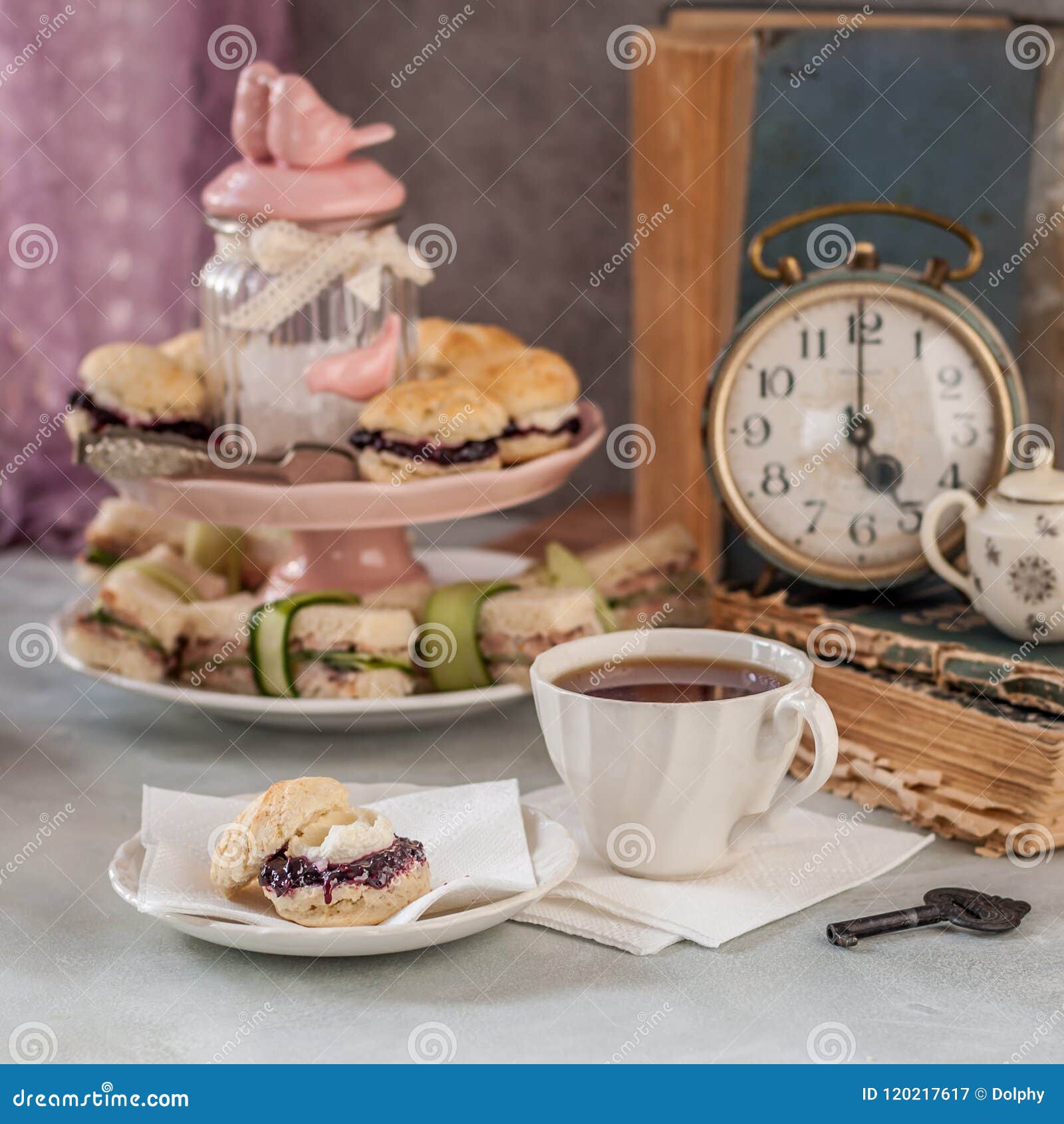 Five O Clock Tea Stock Illustration - Download Image Now - Tea Cup, Tea -  Hot Drink, Cup - iStock