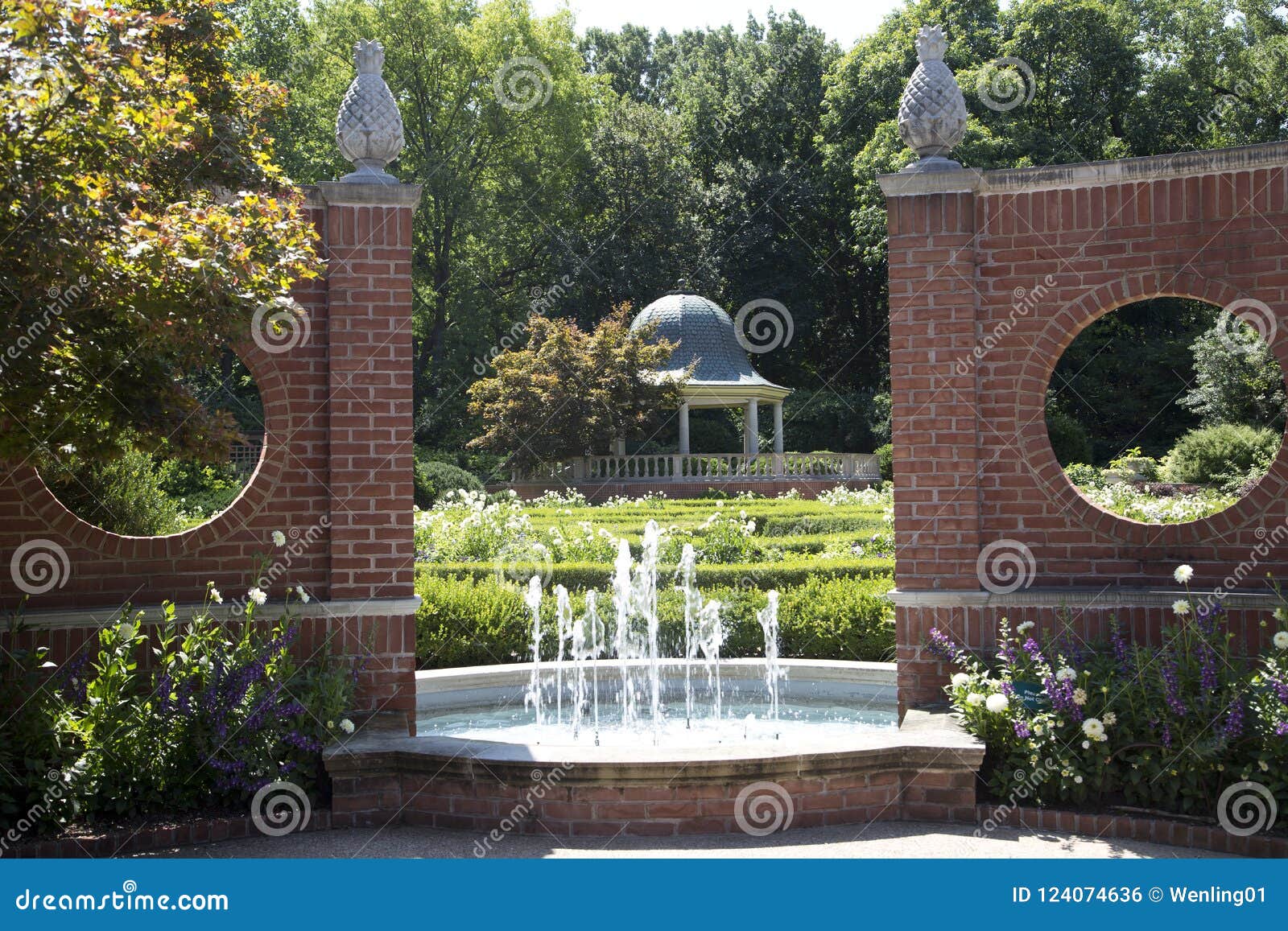 English Garden View In Missouri Botanical Garden Stock Photo