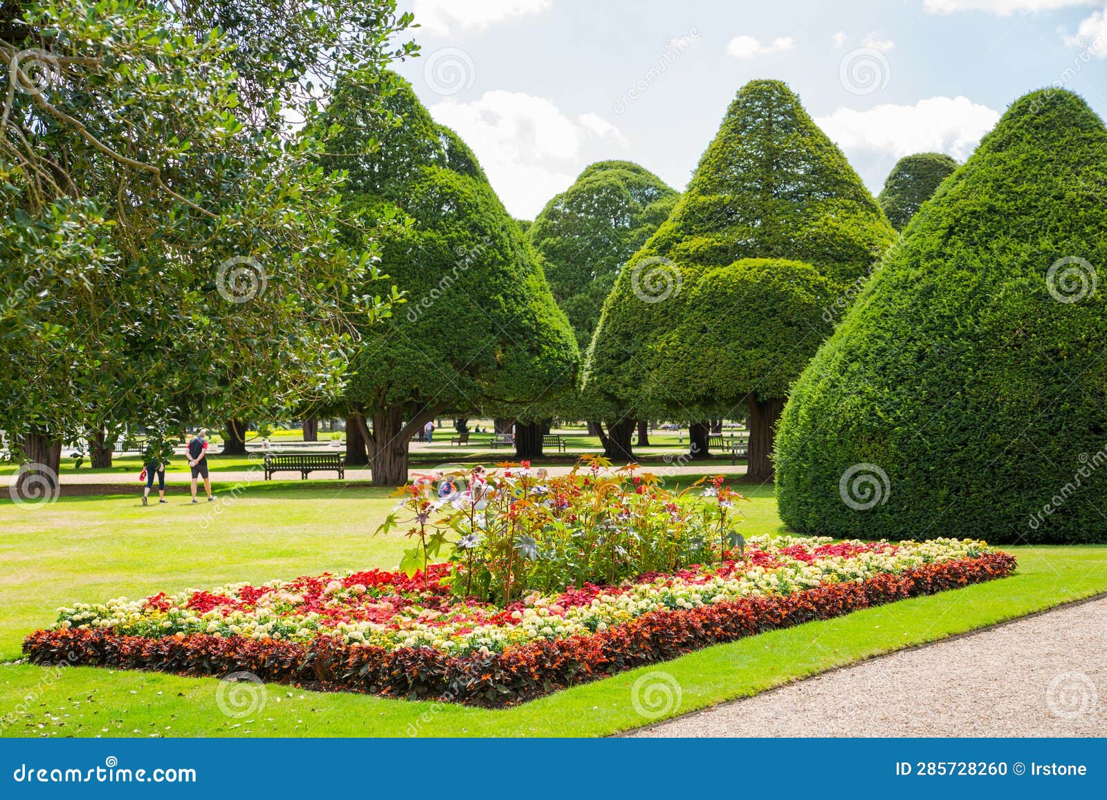 English Garden and Park Tudors Time, Hampton Court Locates in West ...