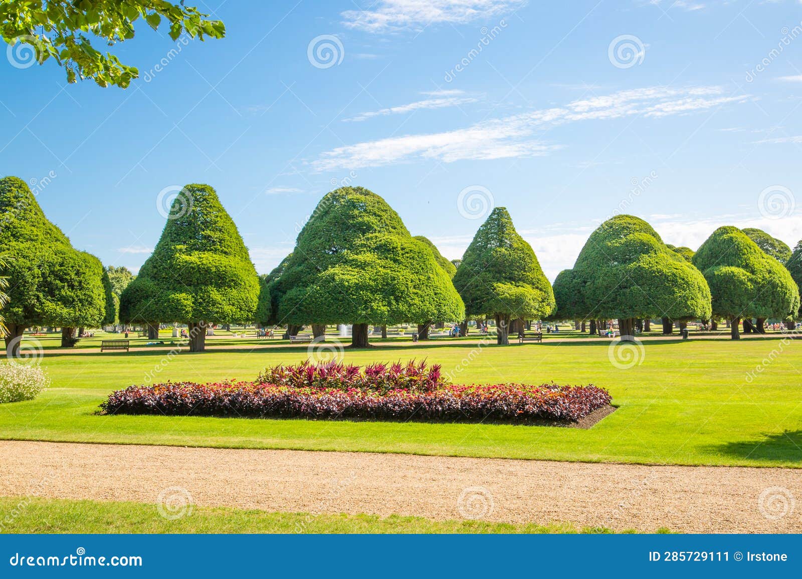 English Garden and Park Tudors Time, Hampton Court Locates in West ...