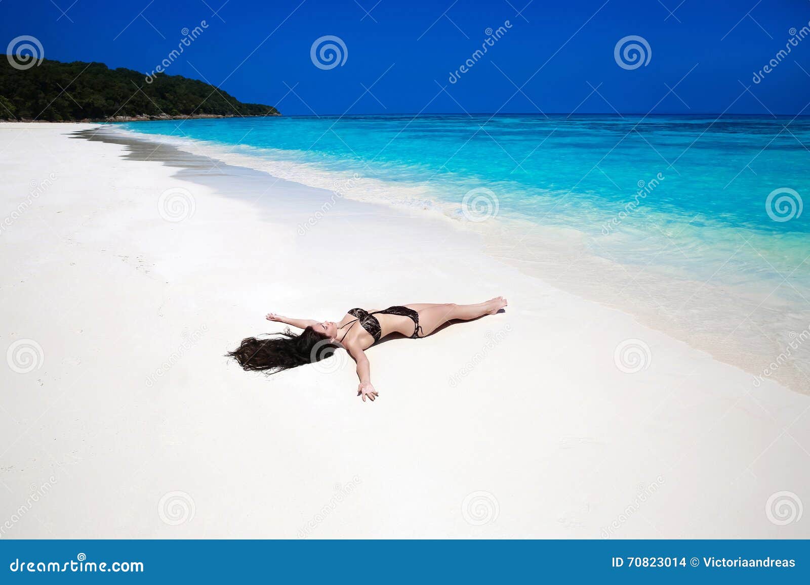 151,132 Beach Bikini Girl Stock Photos