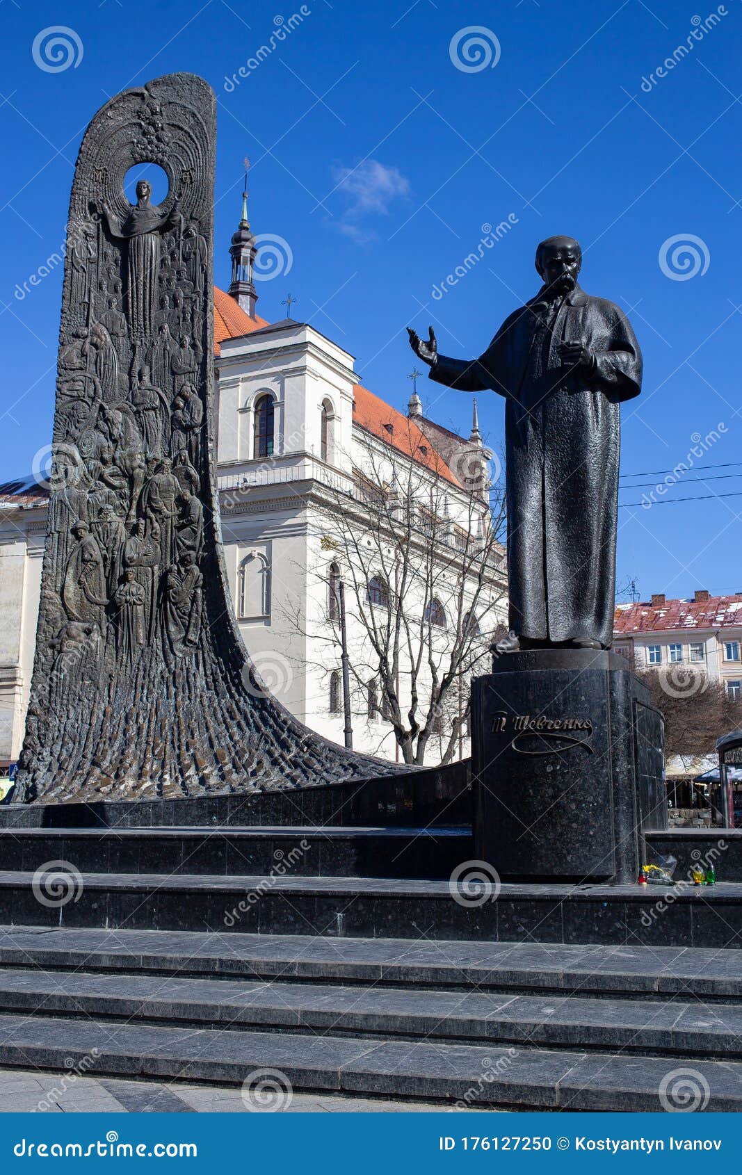 statue of taras shevchenko, lviv