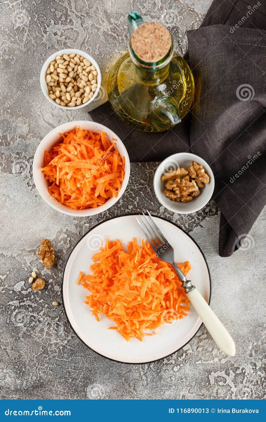 Ensalada Con La Zanahoria Rallada Imagen de archivo Imagen de