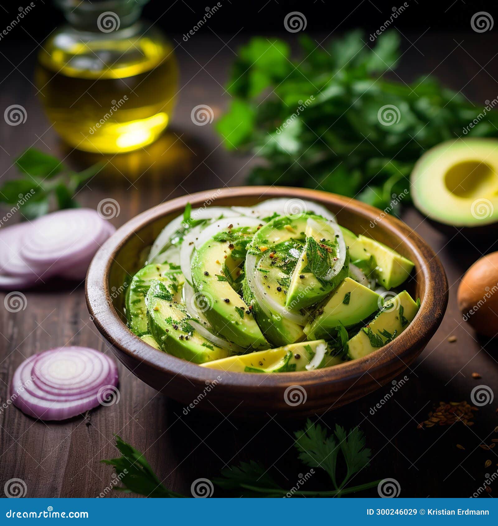 ensalada de aguacate: refreshing avocado salad with onion and lime