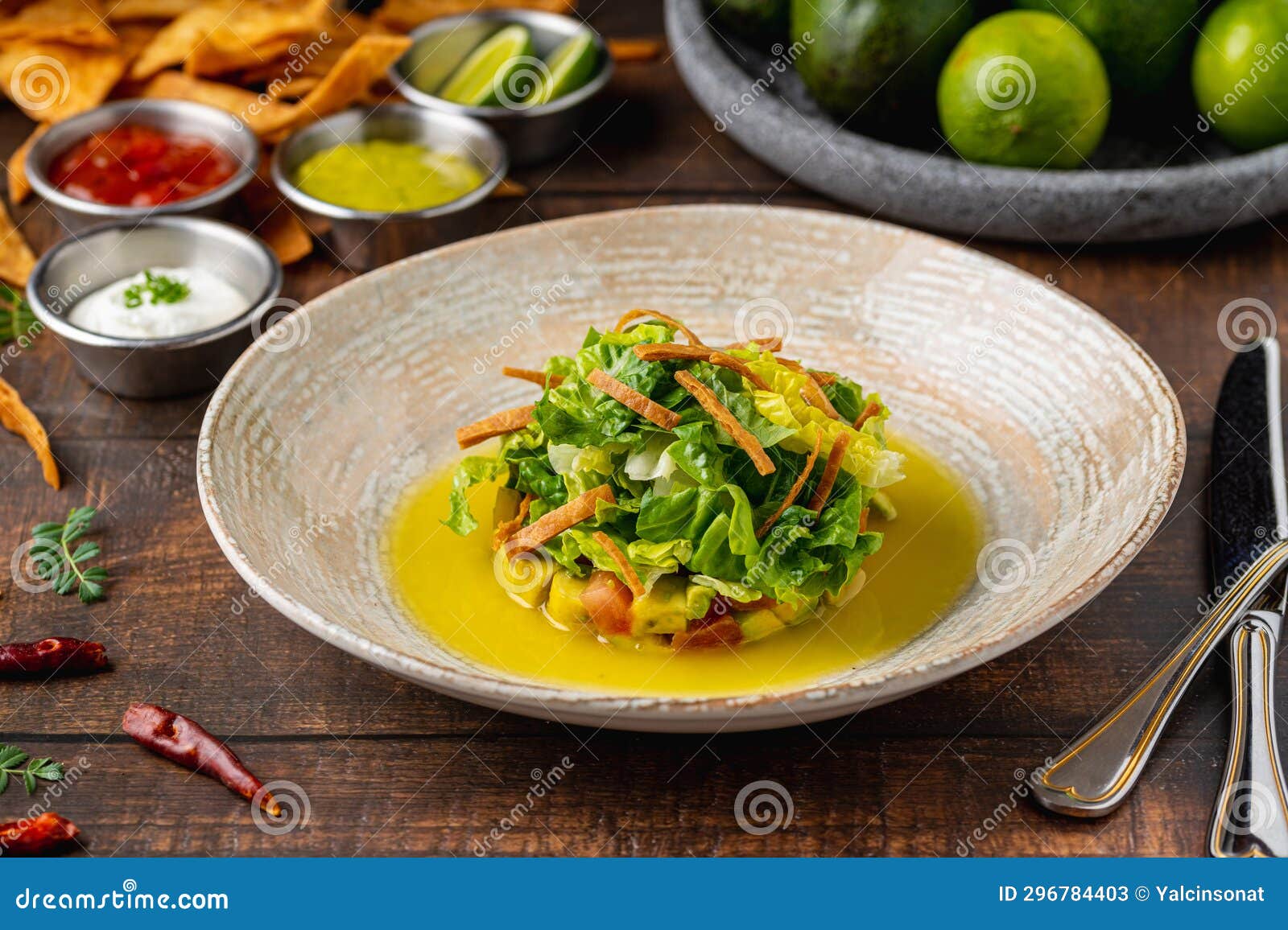 ensalada de aguacate with various sauces on wooden table
