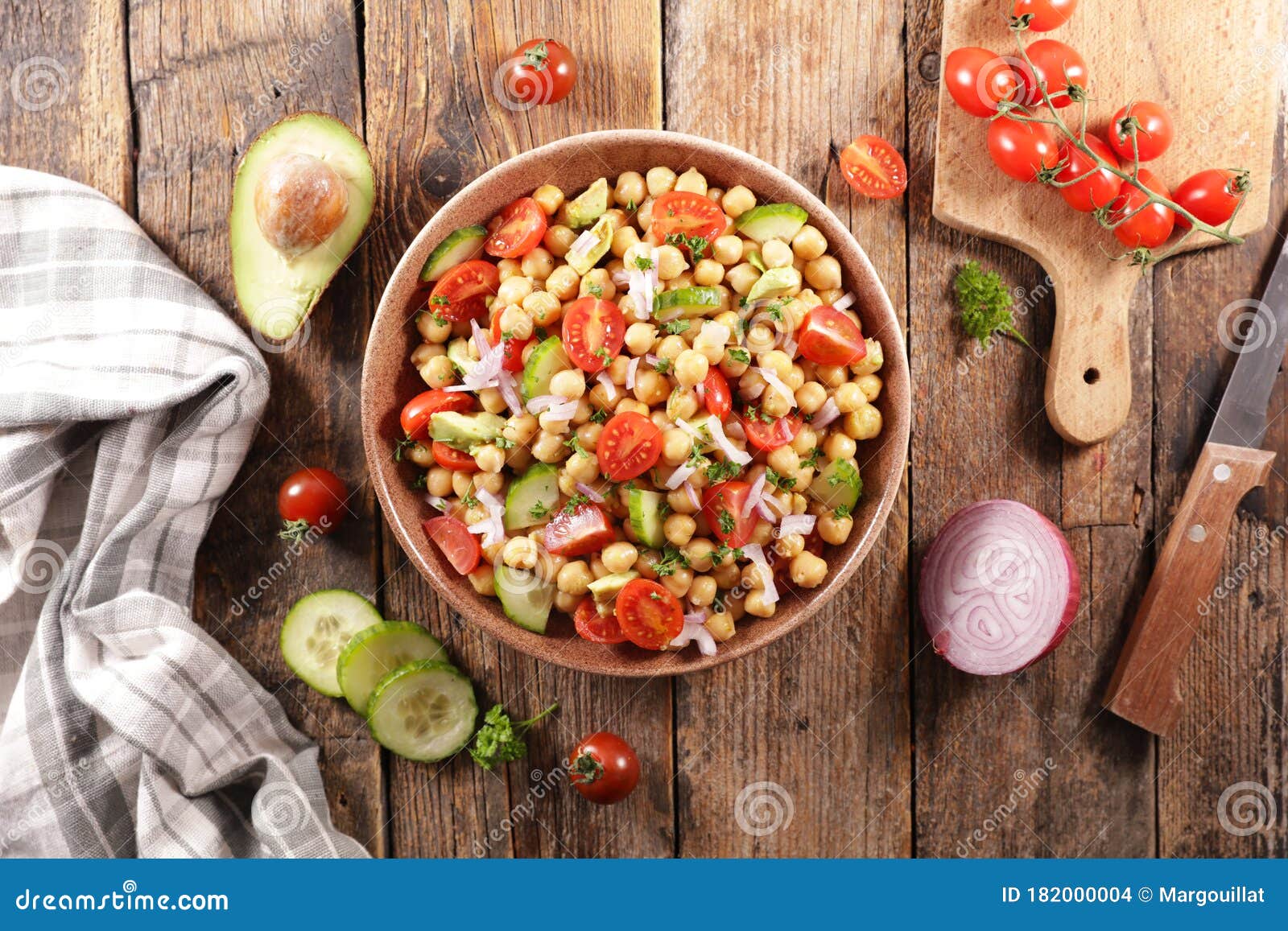Ensalada De Garbanzo Con Tomate Foto de archivo Imagen de cena, fondo 182000004