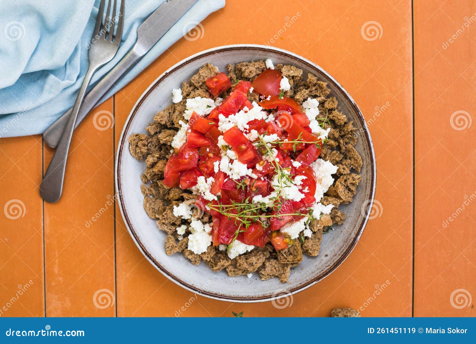 Ensalada De Grecia Dakos. Bizcochos Con Tomates Y Queso Feta Imagen de ...