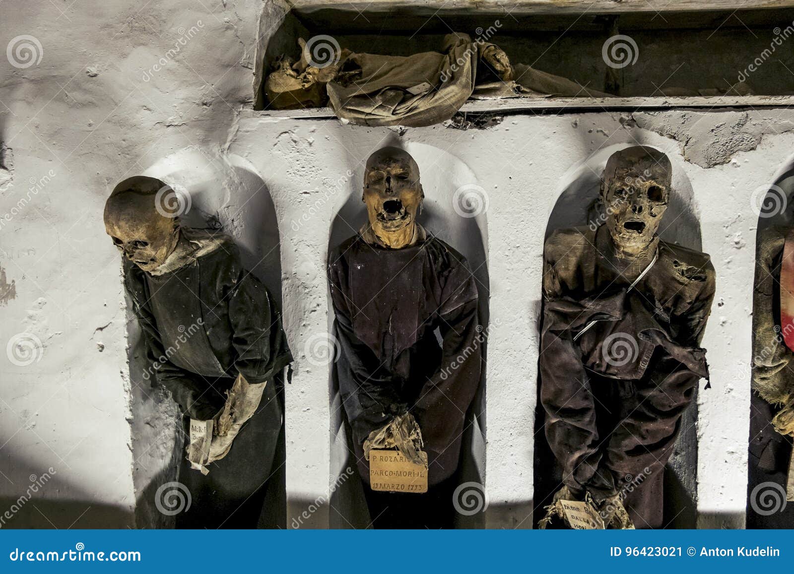 Enterrement Dans Les Catacombes Des Capucins A Palerme Sicily Photo Editorial Image Du Squelettes Maisons