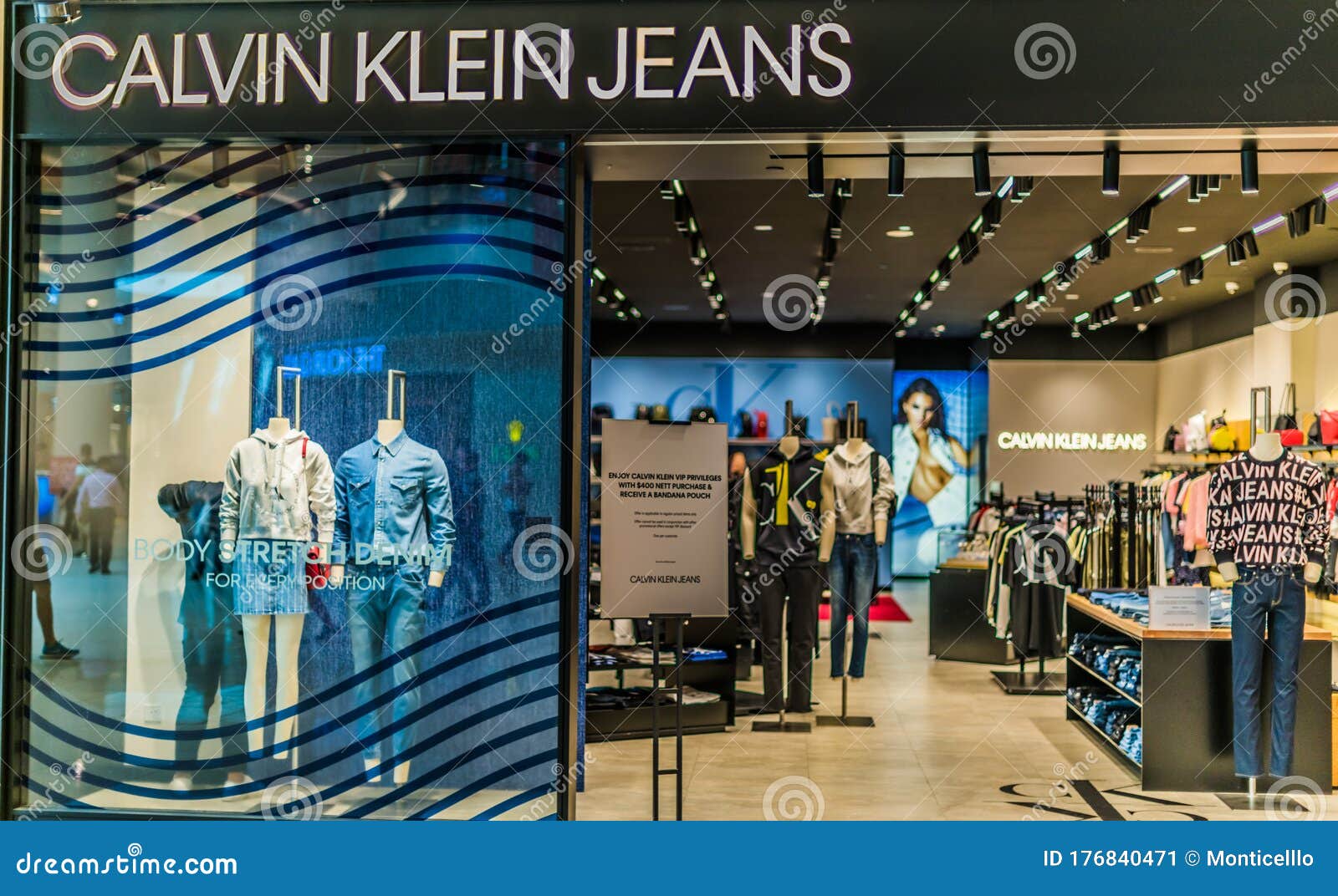 Entrada Da Frente Para a Loja Calvin Klein No Shopping Singapore Foto  Editorial - Imagem de produto, beleza: 176840471