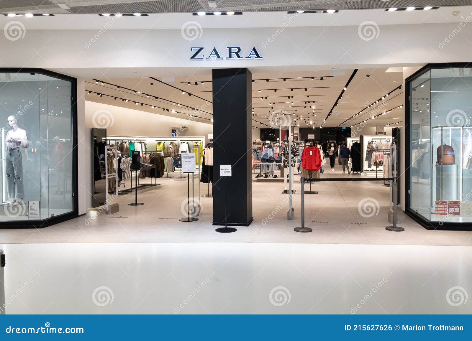 Entrada Da Loja Zara Em Lugano Foto Editorial - Imagem de